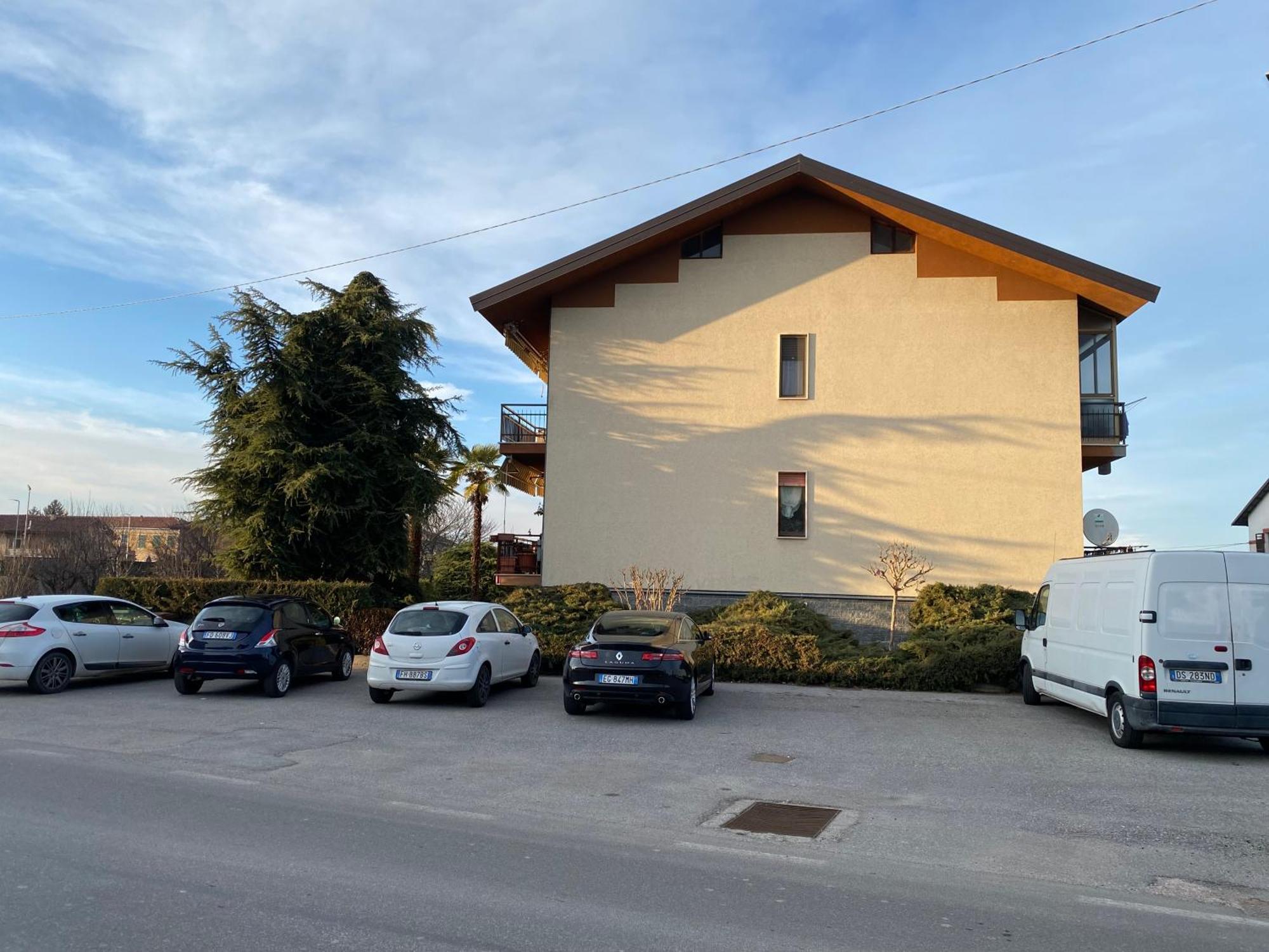 Elegante Appartamento Tre Amis - Doppio Garage & Free Wifi - Ac Centallo Exterior foto